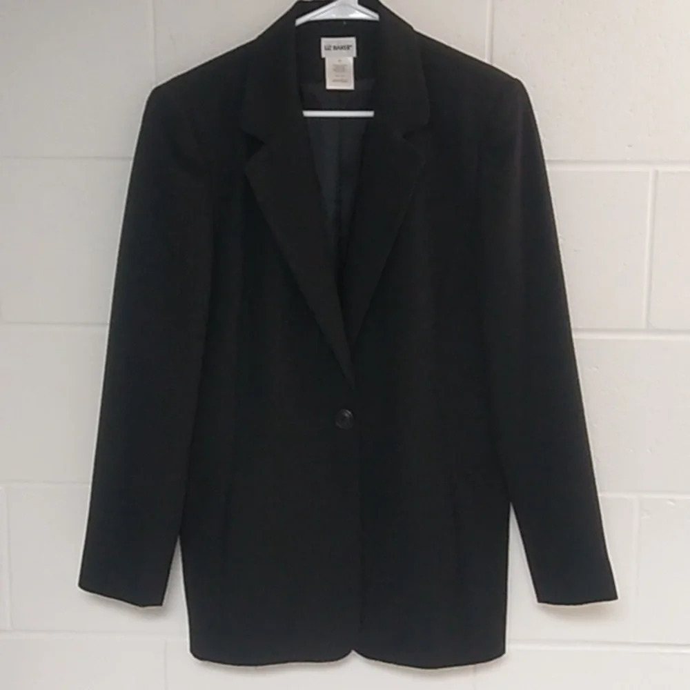 LIZ BAKER 1 BUTTON, CLEAN STRAIGHT LINE, HIDDEN SEAM POCKETS, CAREER BLAZER